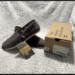 NWT TOMS Classic